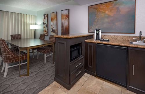 Park Central Hotel | Embassy Suites by Hilton Dallas Park Central Area