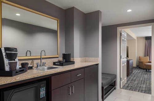 Bonanza Hotel | Embassy Suites by Hilton Laredo