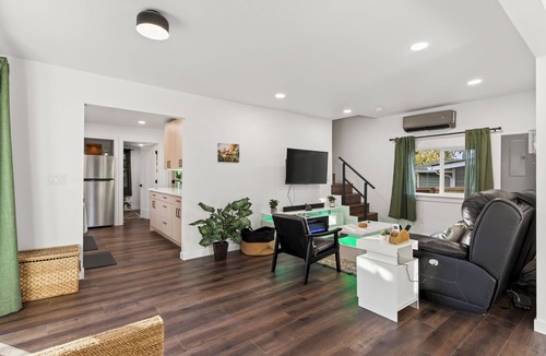 White Center House | Emerald City Jungle Oasis – 10 Min to Downtown Seattle