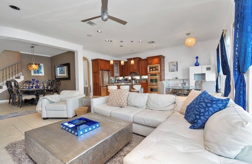 El Lago House | Empress Waterfront Villa
