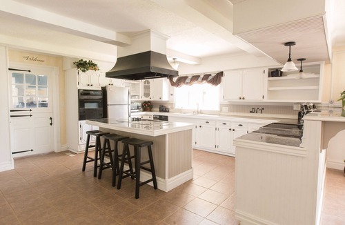Buchanan County House | Enjoy a Beautiful Colonial Home and All The Kansas City Area Has to Offer