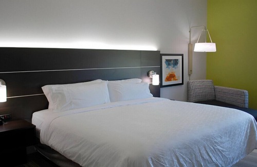 White Hall House | Enjoy a Romantic Staycation in an Elegant Haven