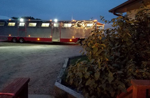 York County House | Enjoy a Stay at a Horse Motel in York, NE