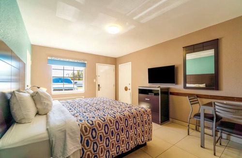 Sweet Home Hotel | Enjoy and Recharge in Budget Friendly Room with Easy Access to Yoakum Airport
