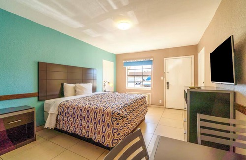 Sweet Home Hotel | Enjoy and Recharge in Budget Friendly Room with Easy Access to Yoakum Airport