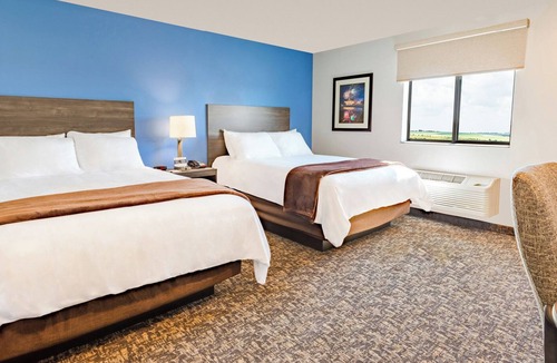 St. Joseph Hotel | Enjoy Convenience & Peace at a Room w/Full Kitchen Setup Close to Attractions