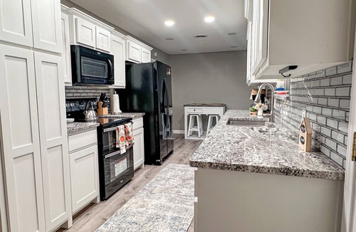 Gainesville House | Enjoy farmhouse charm in this 4-bedroom, 2-bath ranch retreat just minutes from downtown Gainesville, the Frank Buck Zoo, and local parks. Sleeping up to 10, it’s perfect for families or group getaways, offering a bright open layout and cozy country