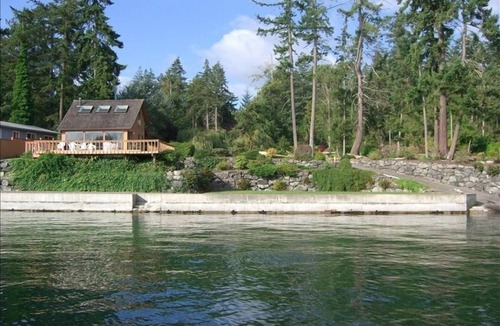 Fox Island Cottage | enjoy island living on a sandy Puget Sound beach with a view of Mt. Rainier