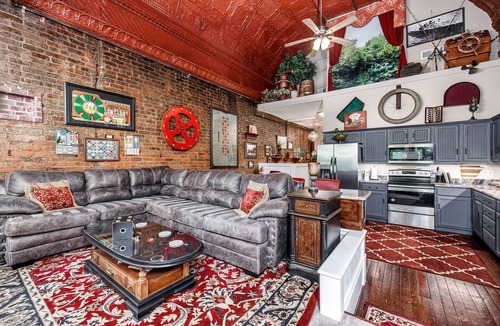 Hot Springs Resort | Enjoy the rich history. Best location in downtown! Large 2 bedroom apartment.