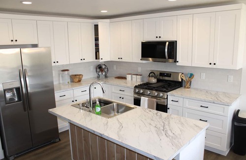 Tri-Cities House | Enjoyable 3-bedroom house with a fireplace in charming Pasco