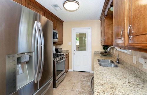 Park Forest - LA North House | Enjoyable 3-bedroom house with AC in Baton Rouge