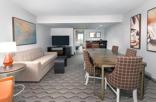 Park Central Hotel | Ensuring a Very Comfortable & Memorable Stay! 4 Relaxing Units, Indoor Pool!
