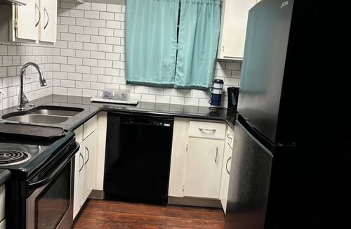 Whitney House | Entire 4-bedroom house in Whitney with WiFi, AC. Book now!