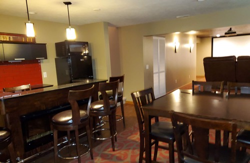 Lincoln House | Entire 4200 sq ft. South east. Great neighborhood