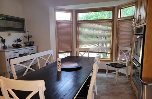 Lincoln House | Entire 4200 sq ft. South east. Great neighborhood