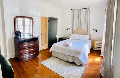 Freetown - Port Rico House | Entire Home Downtown - 2 BR 2 Bath