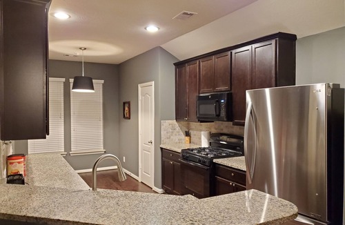 Barker House | Entire house hosted by Triple H Tourism LLC - Also offer Car Rental THTCars.com