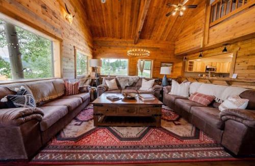 Clark Cabin | Entire Lodge - True North Adventure Lodge
