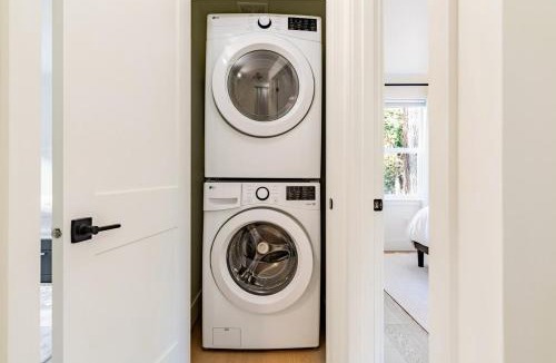 Maple Leaf Apartment | Entire place 2br light rail to FIFA with yard and AC and EV charging