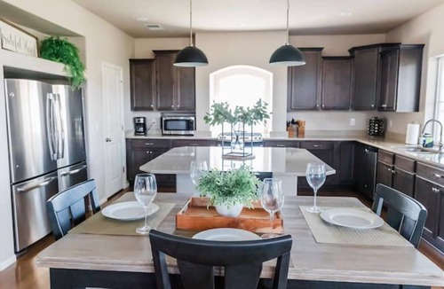 Johnstown House | Epic 6BR Getaway Theater Hot Tub Sleeps 16+