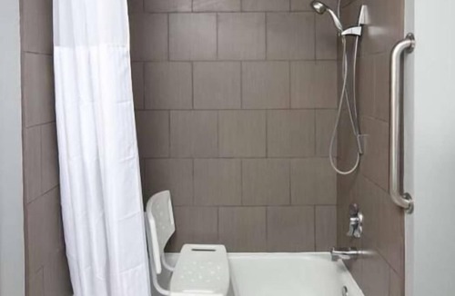 Sequim Hotel | Epic Vacay! King Unit, Breakfast, Spa & Wellness Center, Close to Attractions