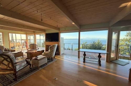 Seahurst House | Epic views, beautiful location, private & quiet