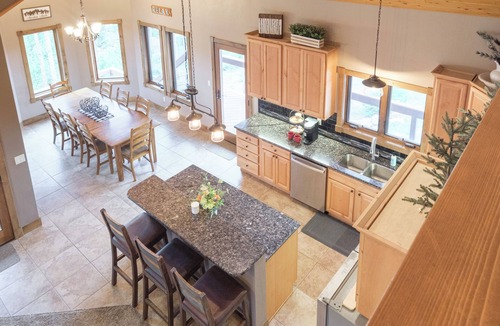 Winter Park Highlands House | Epic Views! Luxe Cabin near RMNP, Trails & Fishing, and #1 Ski Resort in US