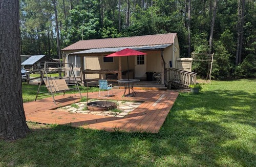 Centralia Cabin | Escape the city life and relax in the piney woods of east Texas.