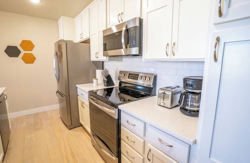 Centerra Apartment | Escape to the heart of Colorado!
