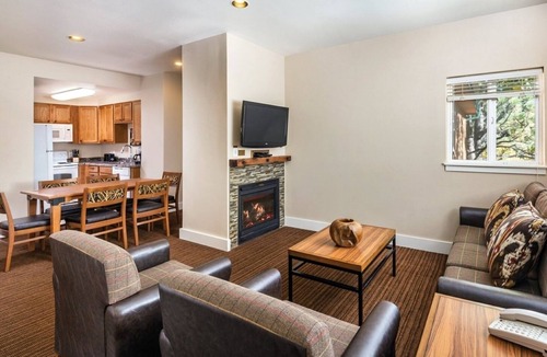 Estes Park Resort | Estes Park | Estes Park Lodge Stay | Hot Tub & Fireplace | 2BR