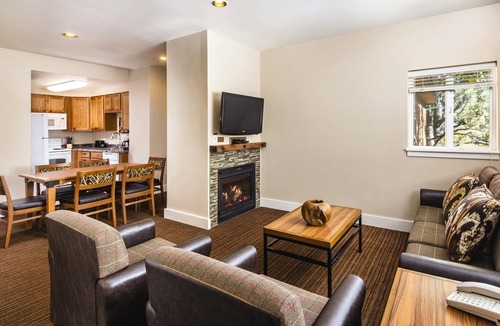 Estes Park Resort | Estes Park is a small town with lots of love!