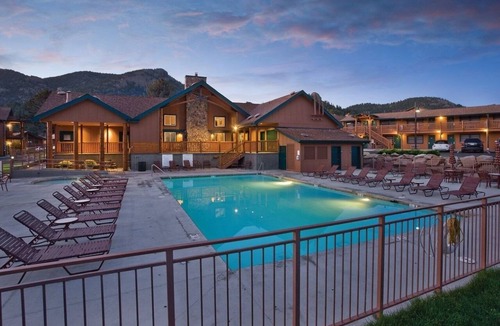 Estes Park Apartment | Estes Park | Mountain Basecamp | Hot Tub & Fireplace