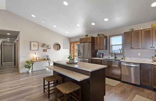 Brewster House | EV charger, VIEWS, games and outdoor cover
