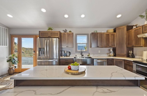 Brewster House | EV charger, VIEWS, games and outdoor cover