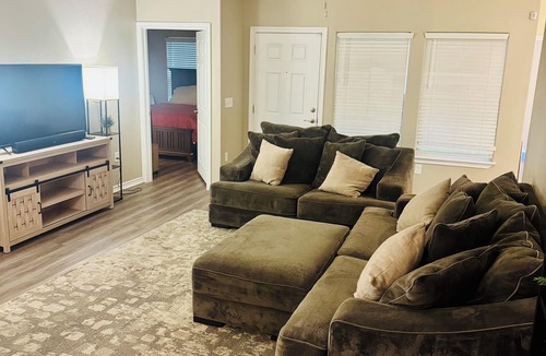 Northeast Houston House | EVENTS ALLOWED Min to MAJOR INTERNATIONAL SPORTING EVENT Spacious 4 bed 2 bth home Downtown Houston Sleeps 15+