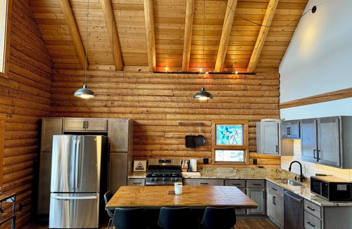 Evergreen Cabin | Evergreen Escape: Log Home w/Mountain Views Near Lake