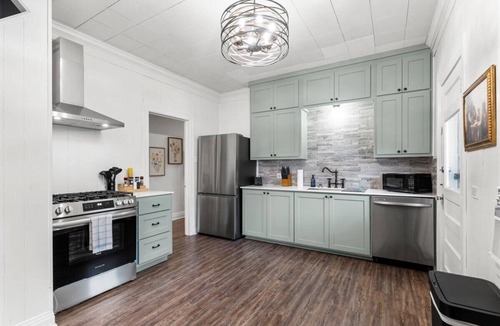 Jefferson House | Evergreen Manor Private Pool 3BR No Stairs Retreat
