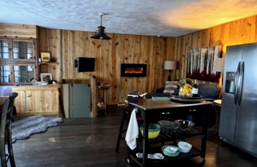 Evergreen House | Evergreen Romantic Mountain Cabin near Evergreen Lake.