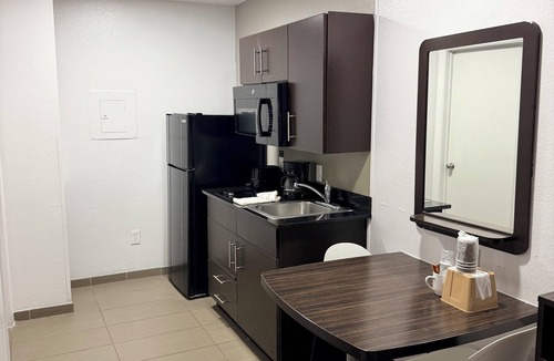 Dallas Hotel | Everstay Inn & Suites