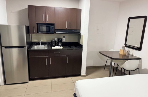 Dallas Hotel | Everstay Inn & Suites