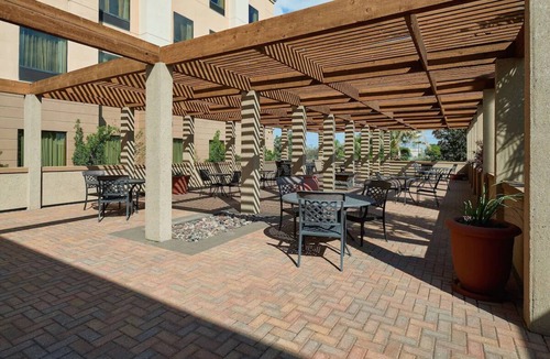 Waco Hotel | Everything You Need For The Perfect Vacation! Free Parking & Breakfast, Pool!