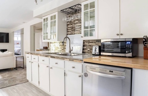 West Queen Anne Apartment | Excellent location - Close to downtown!