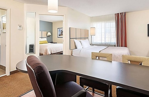 North Arlington Hotel | Excellent Location, Full Kitchen, Work Desk, Dog Friendly!