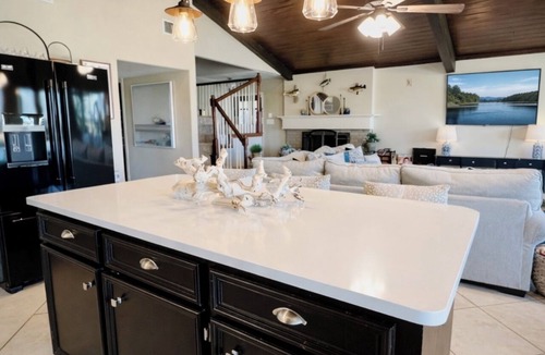 Enchanted Oaks House | Exceptional 4/2 Waterfront Retreat! Ski, R&R, Family Getaway &Ladies Trip