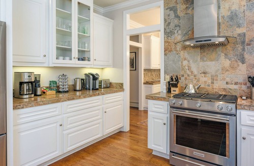 Eastsound House | Exceptional, Hot Tub, Pickleball, Pool Room, Close to Everything!