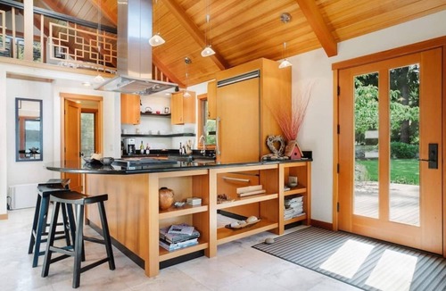 Eastsound House | Exceptional waterfront cottage with beach access. Private Hot Tub, One bedroom King Suite, Gas Fireplace, Radiant-Heated Floors, WIFI, Half Mile Walk to town along the beach. Kayak rentals nearby. Perfect for couples seeking relaxation by the water.