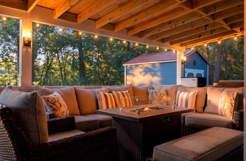 Dogwood House | Exclusive Retreat with Hot Tub