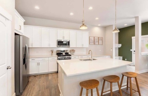 Northfield Condo | Executive 3BR/DIA + Medical Hub/Central Park