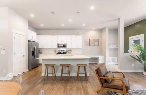 Northfield Condo | Executive 3BR/DIA + Medical Hub/Central Park
