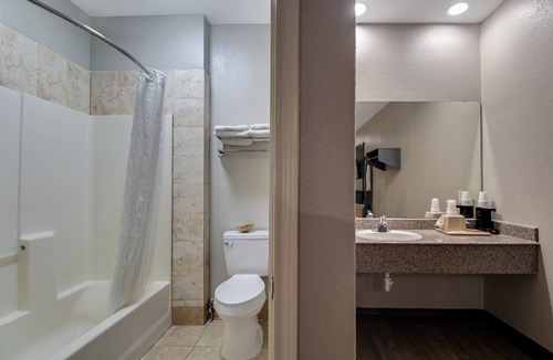 Stafford Hotel | Executive Inn & Suites